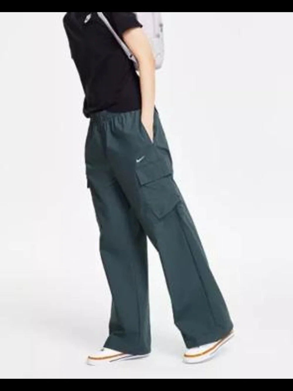 Nike Women's Cargo Pants in Dark Green XL - Picture 4 of 11